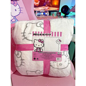 Hello Kitty Throw Blanket White Gray Grey Face Queen Super Soft 2025 Sanrio